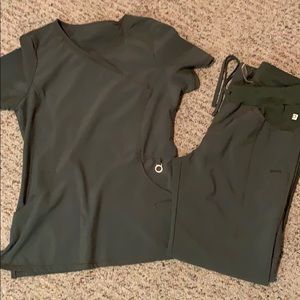 Women’s scrubs